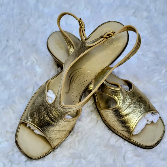 Selby vintage Slingback heels (Size 9) - Picture 7 of 7